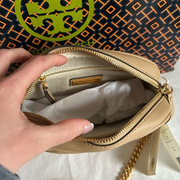 Tory Burch Kira Chevron Quilted Camera Crossbody Bag Desert Dune Gold Tan - Picture 8 of 15